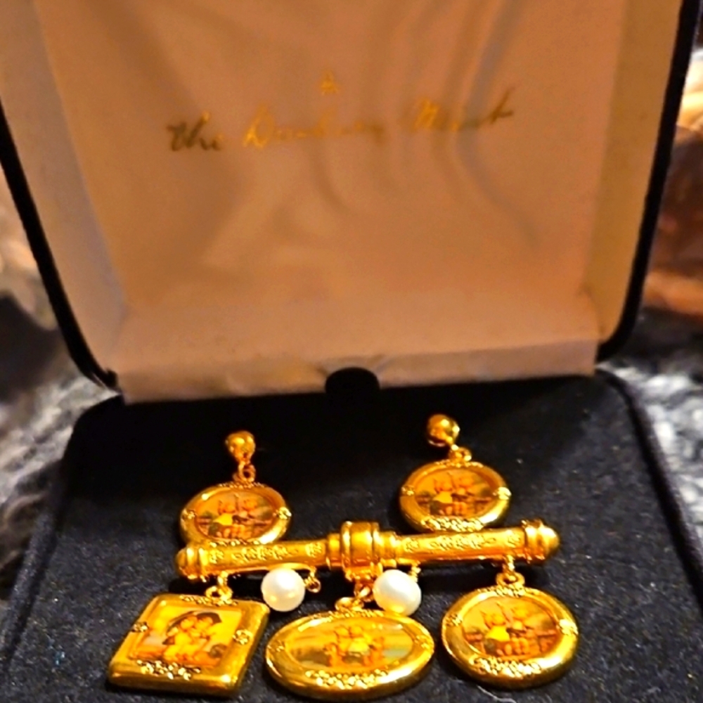 VNT Danbury Mint 3 Piece Jewelry Set With Pearls Hummel NWOT - Picture 2 of 6